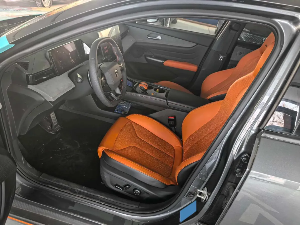 2025 ChangAn UNI-V 2.0T 245HP L4 8AT,autocango,china used car exporter,china ev exporter,chinese used car exporter,chinese used ev exporter