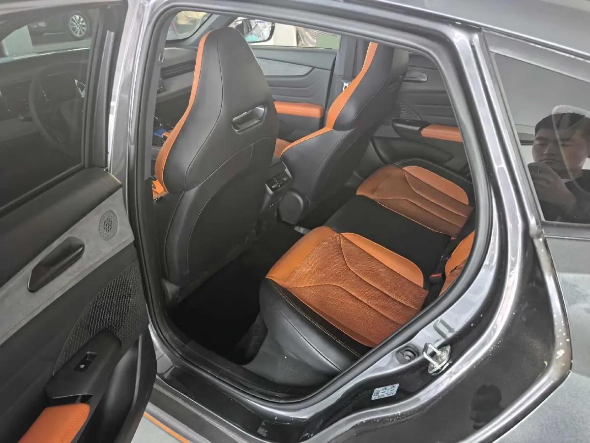 2025 ChangAn UNI-V 2.0T 245HP L4 8AT,autocango,china used car exporter,china ev exporter,chinese used car exporter,chinese used ev exporter