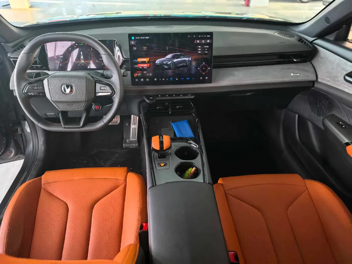 2025 ChangAn UNI-V 2.0T 245HP L4 8AT,autocango,china used car exporter,china ev exporter,chinese used car exporter,chinese used ev exporter