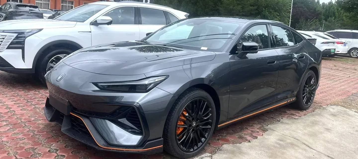 2025 ChangAn UNI-V 2.0T 245HP L4 8AT,autocango,china used car exporter,china ev exporter,chinese used car exporter,chinese used ev exporter