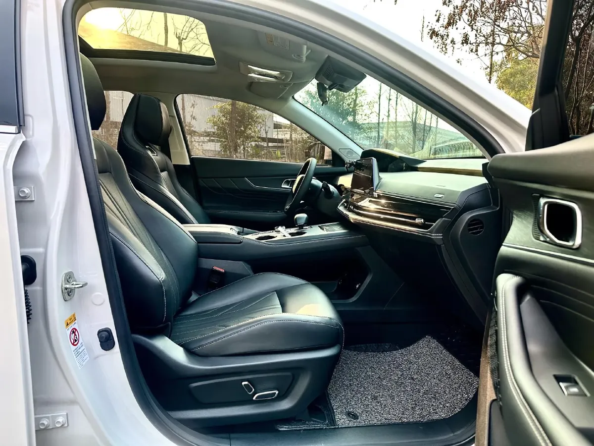 2024 ChangAn UNI-K 2.0T 233HP L4 8AT,autocango,china used car exporter,china ev exporter,chinese used car exporter,chinese used ev exporter