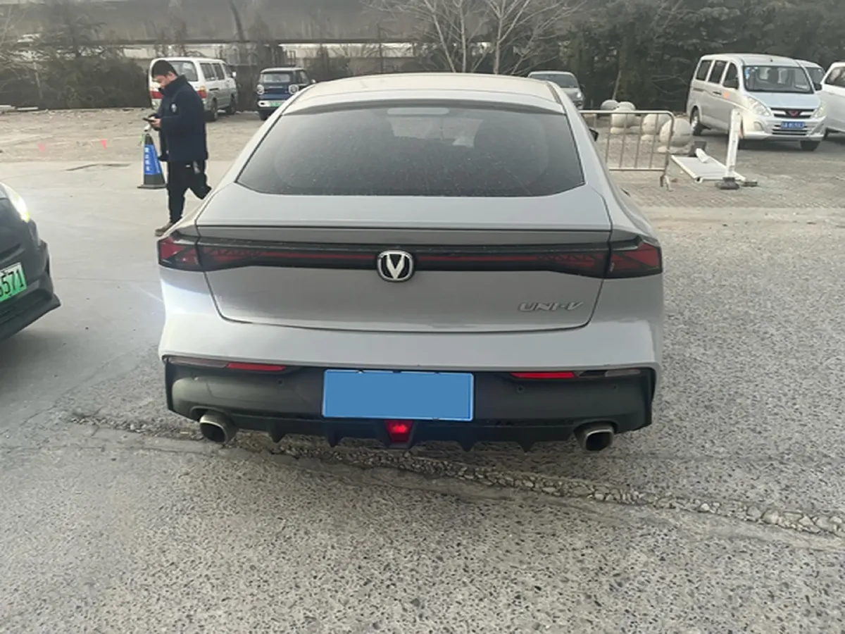 2022 ChangAn UNI-V 1.5T 188HP L4 7DCT,autocango,china used car exporter,china ev exporter,chinese used car exporter,chinese used ev exporter