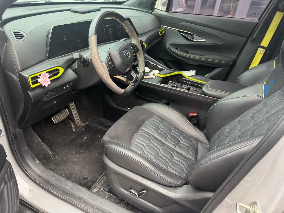 2022 ChangAn UNI-T 1.5T 188HP L4 7DCT,autocango,china used car exporter,china ev exporter,chinese used car exporter,chinese used ev exporter