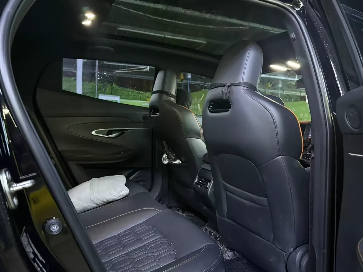 2022 ChangAn UNI-T 1.5T 188HP L4 7DCT,autocango,china used car exporter,china ev exporter,chinese used car exporter,chinese used ev exporter