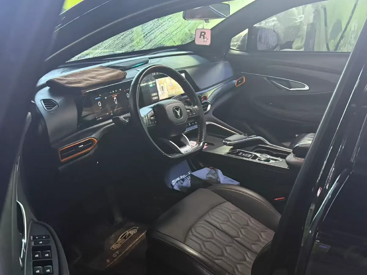 2022 ChangAn UNI-T 1.5T 188HP L4 7DCT,autocango,china used car exporter,china ev exporter,chinese used car exporter,chinese used ev exporter