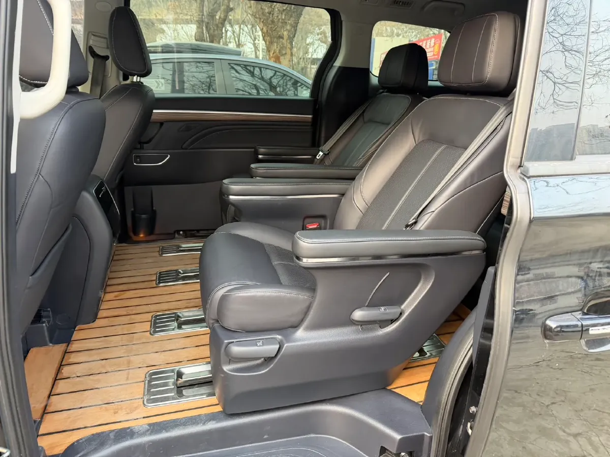 2021 GAC Trumpchi M8 2.0T 252HP L4 8AT,autocango,china used car exporter,china ev exporter,chinese used car exporter,chinese used ev exporter