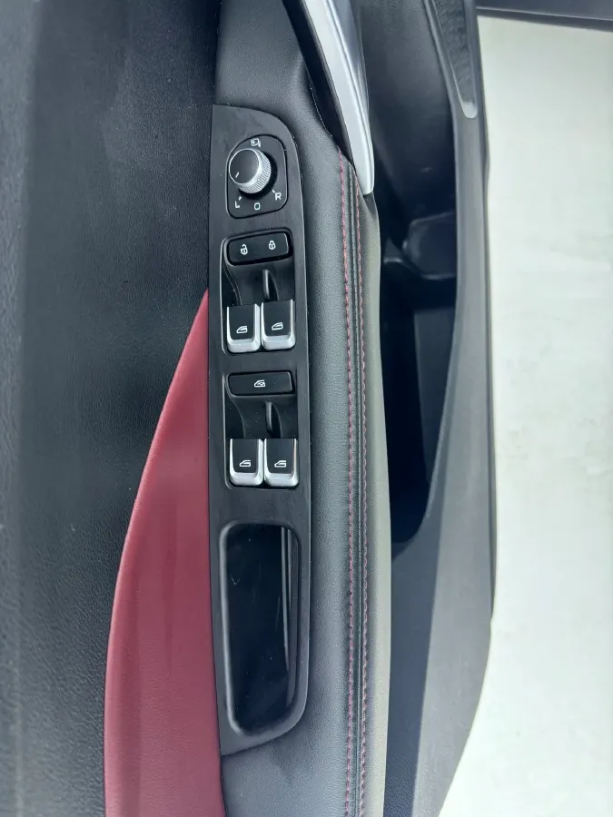 2021 Geely Coolray 1.4T 141HP L4 6DCT,autocango,china used car exporter,china ev exporter,chinese used car exporter,chinese used ev exporter