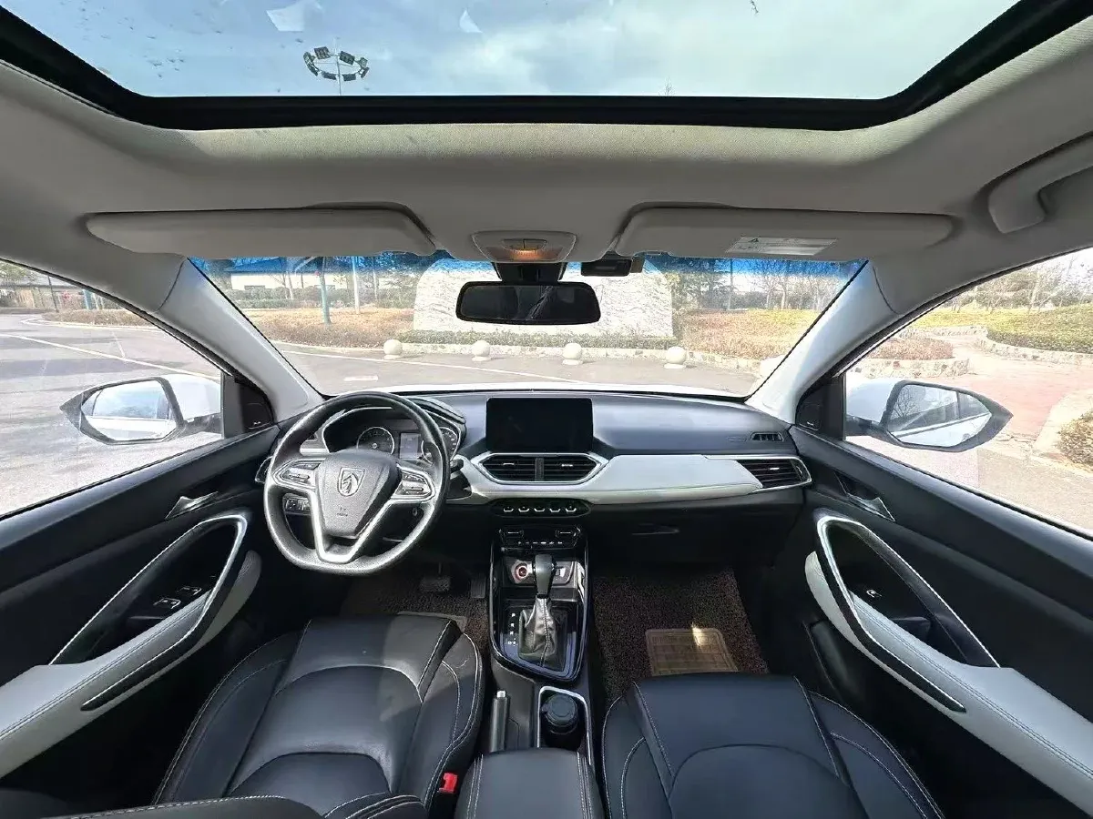 2018 BaoJun 530 1.5T 150HP L4 6DCT,autocango,china used car exporter,china ev exporter,chinese used car exporter,chinese used ev exporter