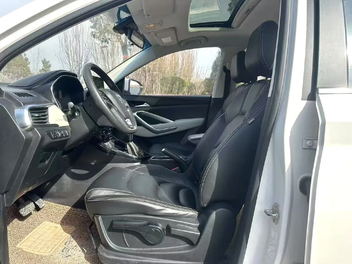 2018 BaoJun 530 1.5T 150HP L4 6DCT,autocango,china used car exporter,china ev exporter,chinese used car exporter,chinese used ev exporter