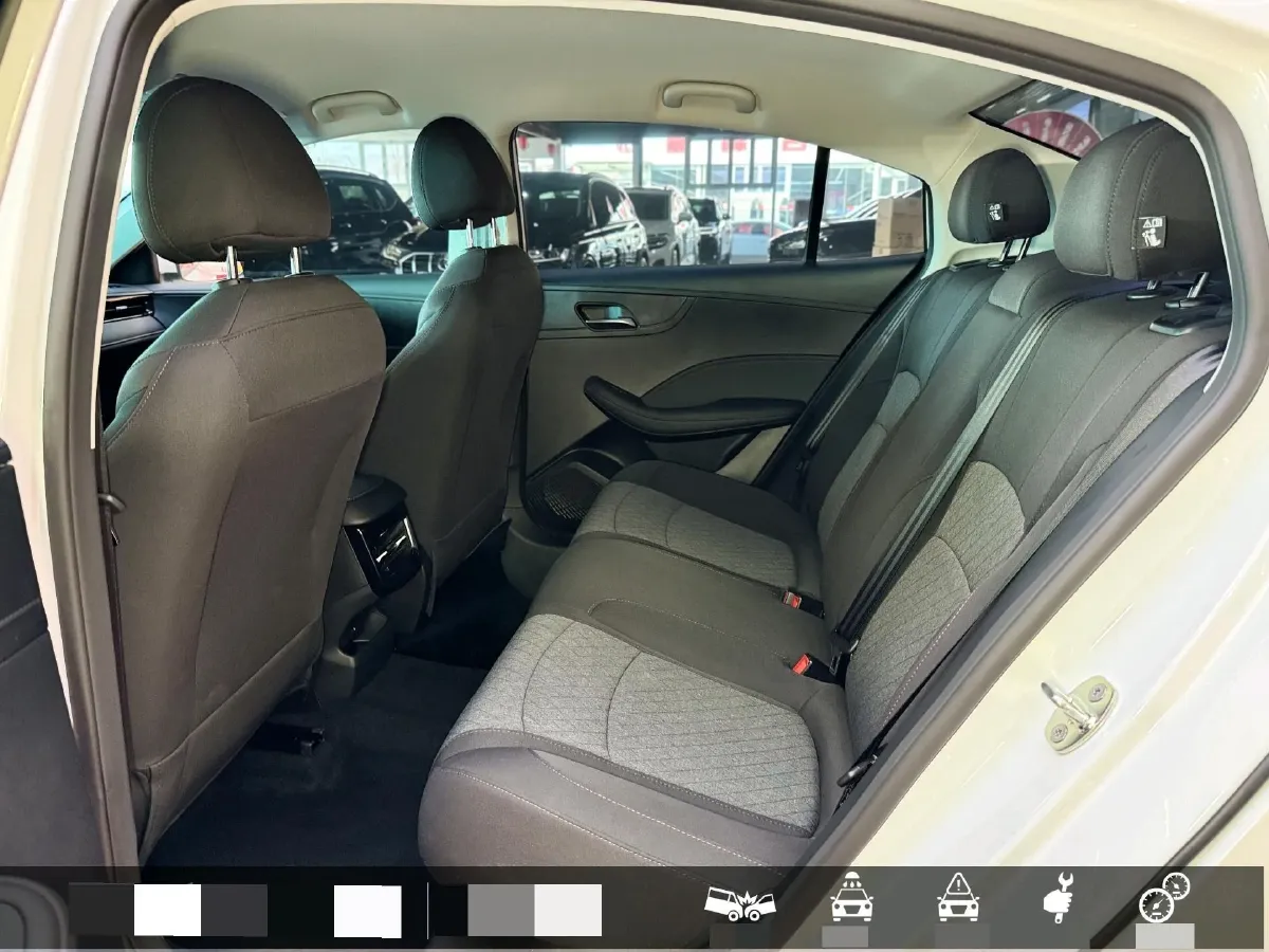 2023 Roewe i5 1.5L 129HP L4 5MT,autocango,china used car exporter,china ev exporter,chinese used car exporter,chinese used ev exporter