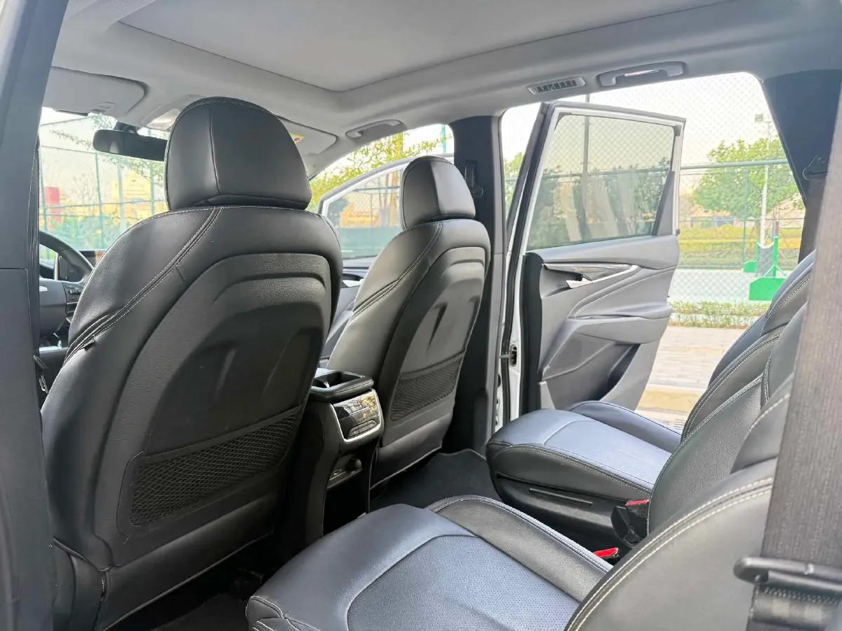 2022 MAXUS Euniq 5 BEV 70KWH,autocango,china used car exporter,china ev exporter,chinese used car exporter,chinese used ev exporter