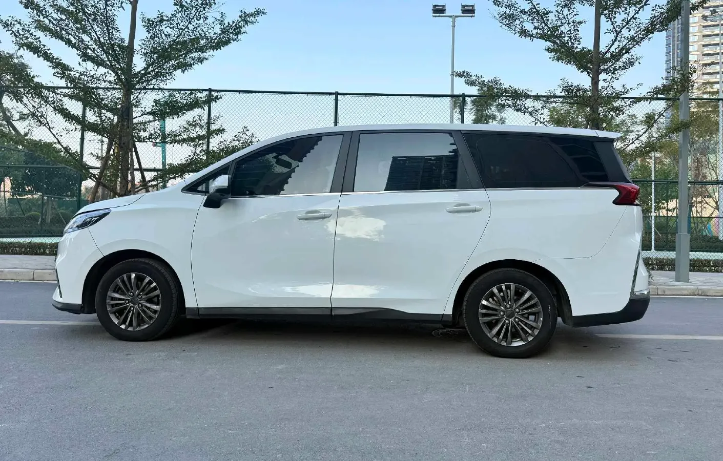 2022 MAXUS Euniq 5 BEV 70KWH,autocango,china used car exporter,china ev exporter,chinese used car exporter,chinese used ev exporter
