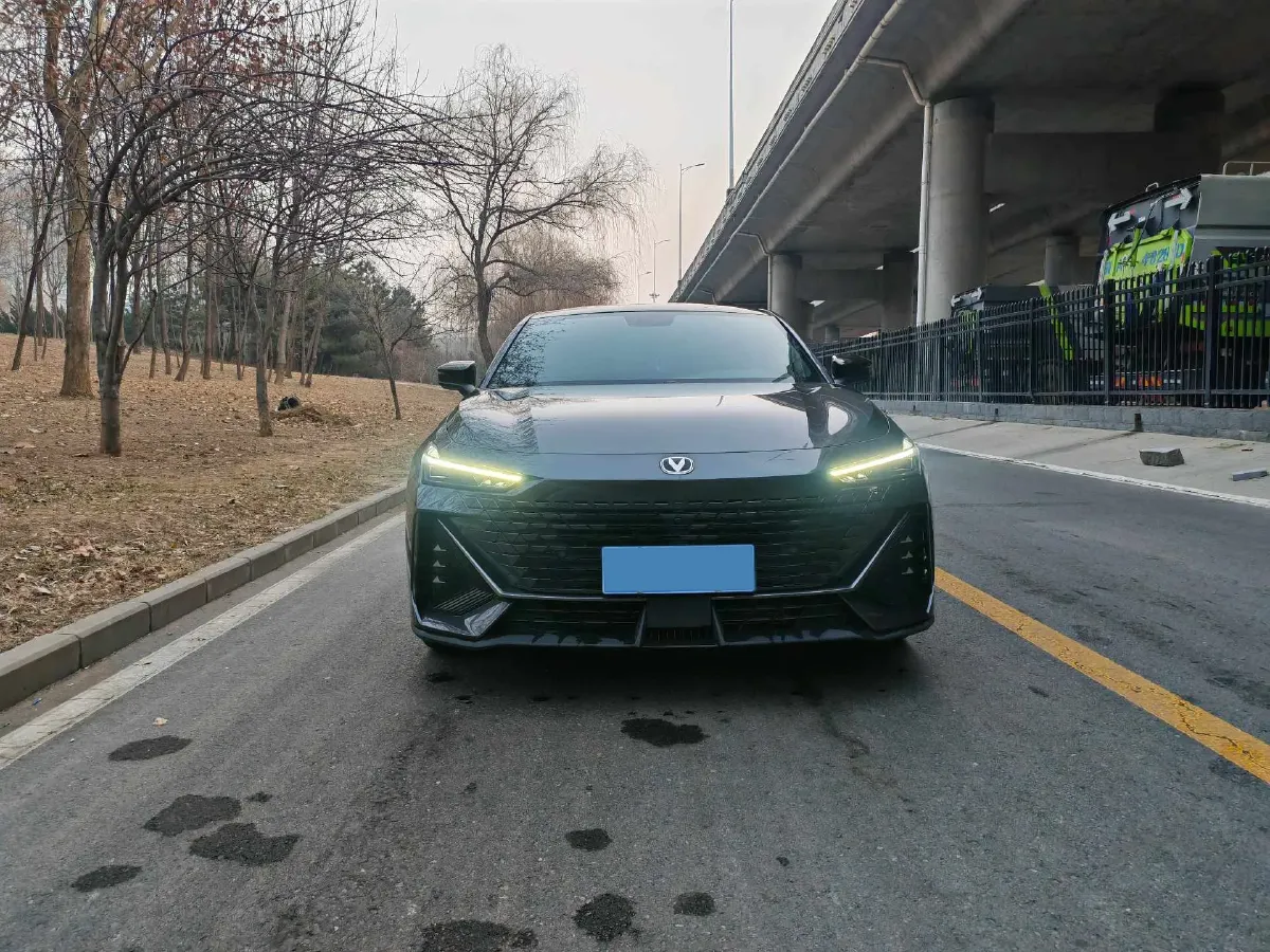 2022 ChangAn UNI-V 1.5T 188HP L4 7DCT,autocango,china used car exporter,china ev exporter,chinese used car exporter,chinese used ev exporter