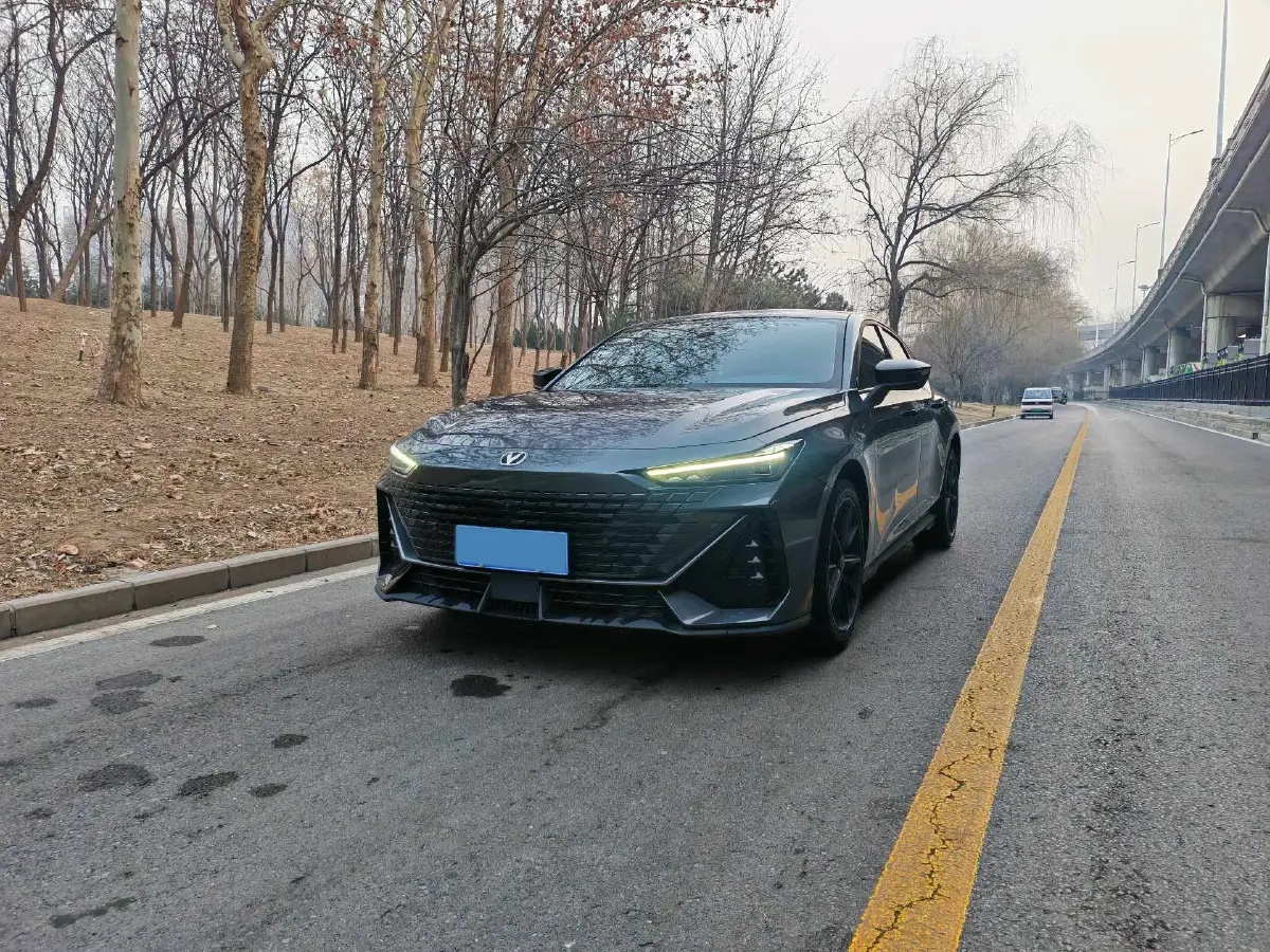 2022 ChangAn UNI-V 1.5T 188HP L4 7DCT