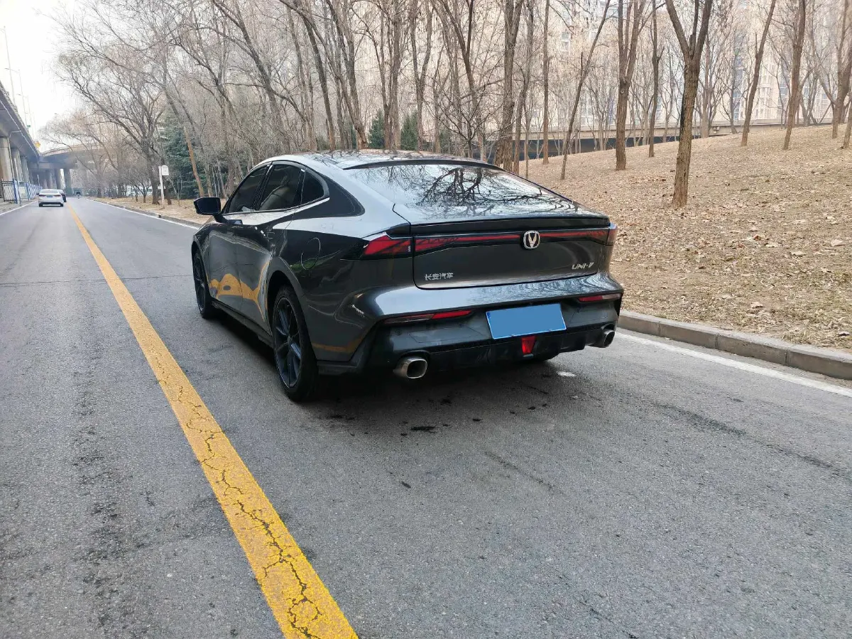 2022 ChangAn UNI-V 1.5T 188HP L4 7DCT,autocango,china used car exporter,china ev exporter,chinese used car exporter,chinese used ev exporter