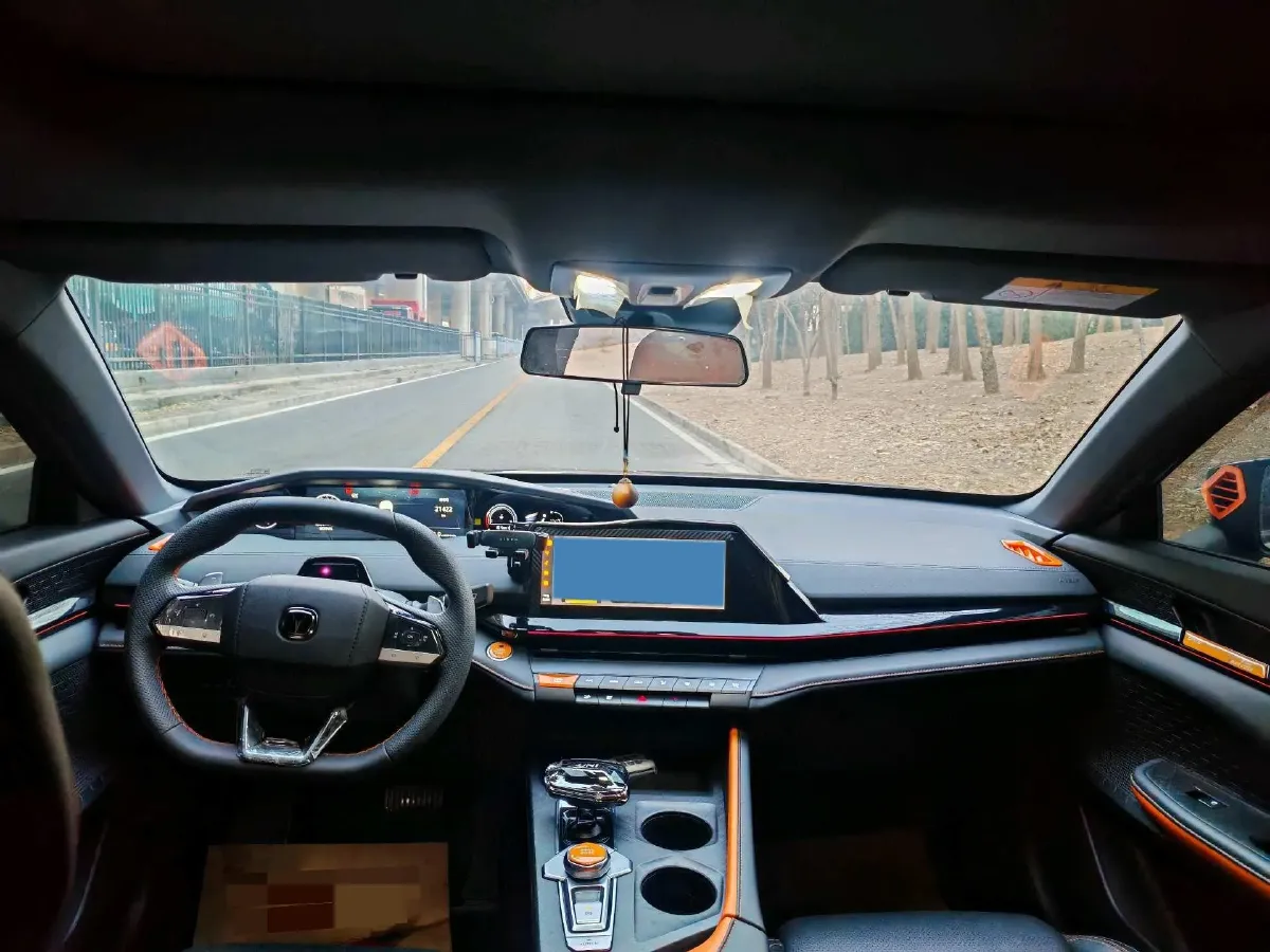 2022 ChangAn UNI-V 1.5T 188HP L4 7DCT,autocango,china used car exporter,china ev exporter,chinese used car exporter,chinese used ev exporter