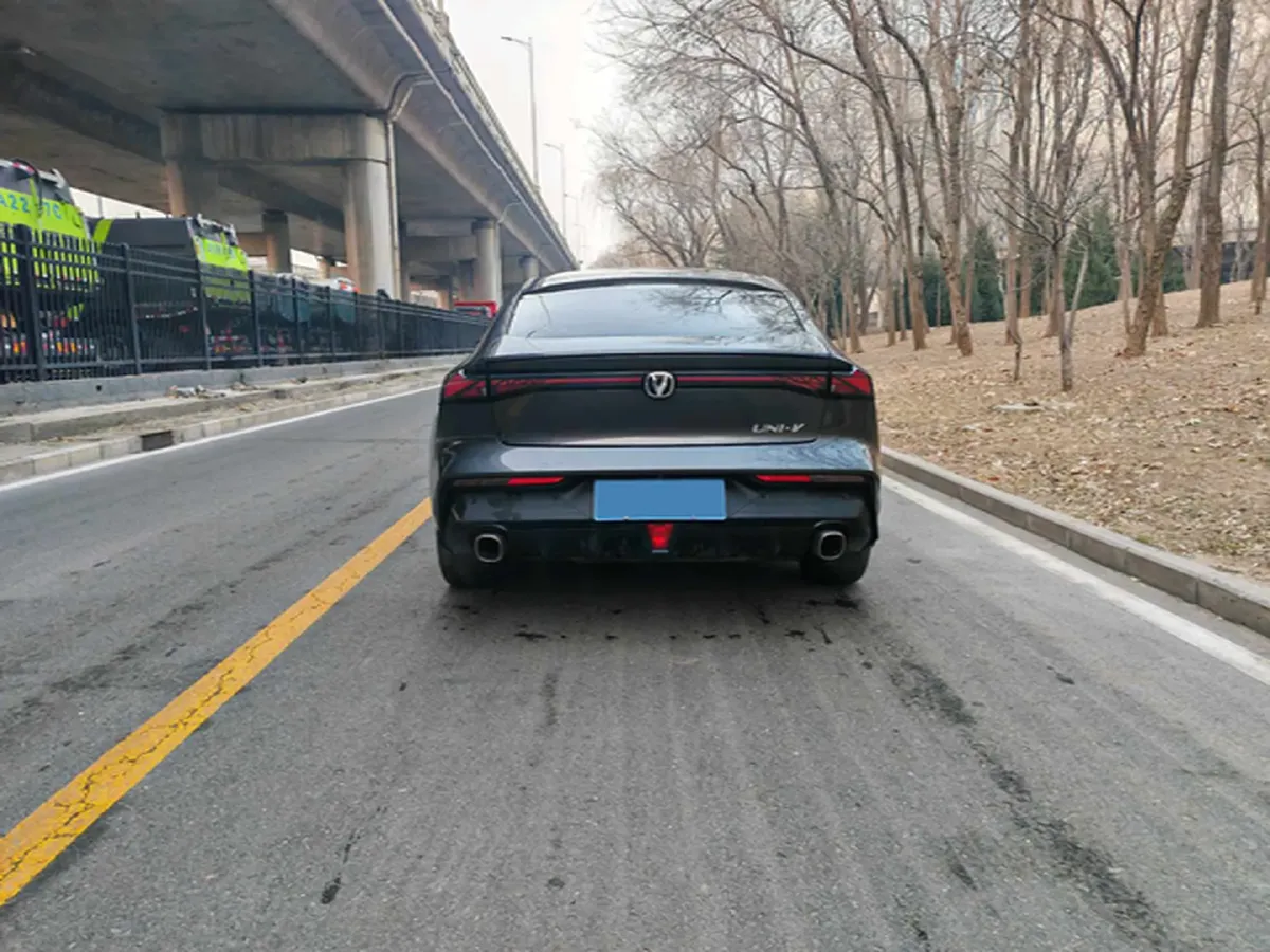 2022 ChangAn UNI-V 1.5T 188HP L4 7DCT,autocango,china used car exporter,china ev exporter,chinese used car exporter,chinese used ev exporter