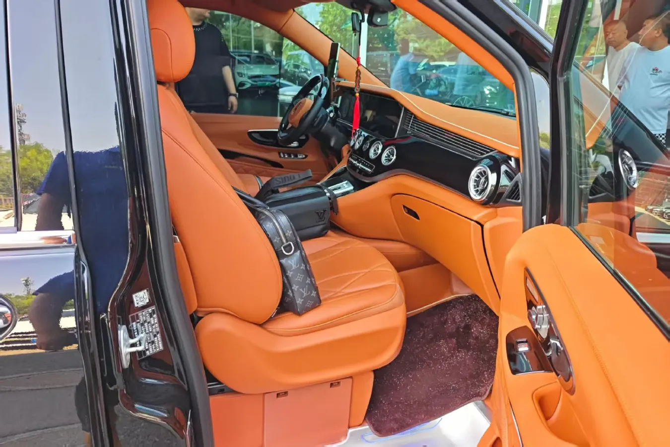 2024 Mansory V Class 2.0T 211HP L4 9AT,autocango,china used car exporter,china ev exporter,chinese used car exporter,chinese used ev exporter