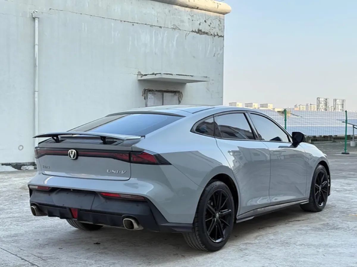 2022 ChangAn UNI-V 1.5T 188HP L4 7DCT,autocango,china used car exporter,china ev exporter,chinese used car exporter,chinese used ev exporter