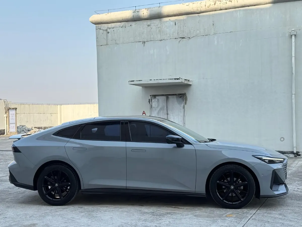 2022 ChangAn UNI-V 1.5T 188HP L4 7DCT,autocango,china used car exporter,china ev exporter,chinese used car exporter,chinese used ev exporter