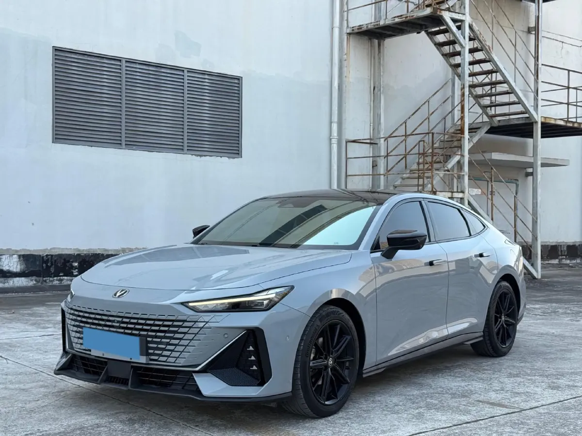 2022 ChangAn UNI-V 1.5T 188HP L4 7DCT,autocango,china used car exporter,china ev exporter,chinese used car exporter,chinese used ev exporter