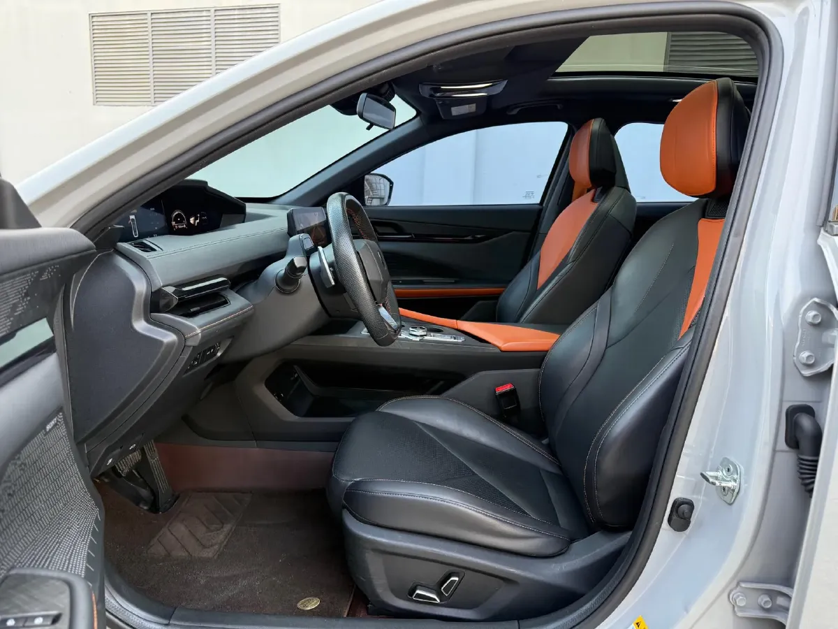 2022 ChangAn UNI-V 1.5T 188HP L4 7DCT,autocango,china used car exporter,china ev exporter,chinese used car exporter,chinese used ev exporter