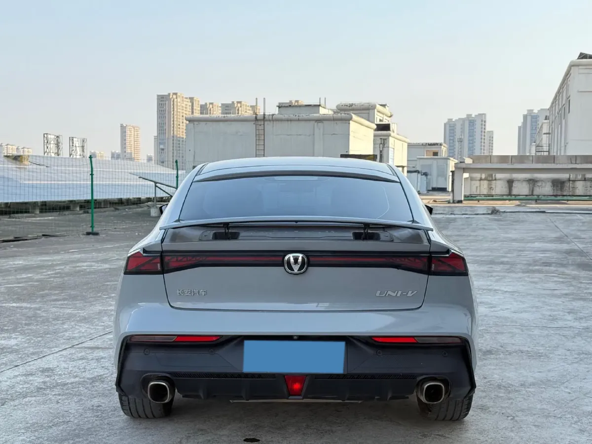 2022 ChangAn UNI-V 1.5T 188HP L4 7DCT,autocango,china used car exporter,china ev exporter,chinese used car exporter,chinese used ev exporter