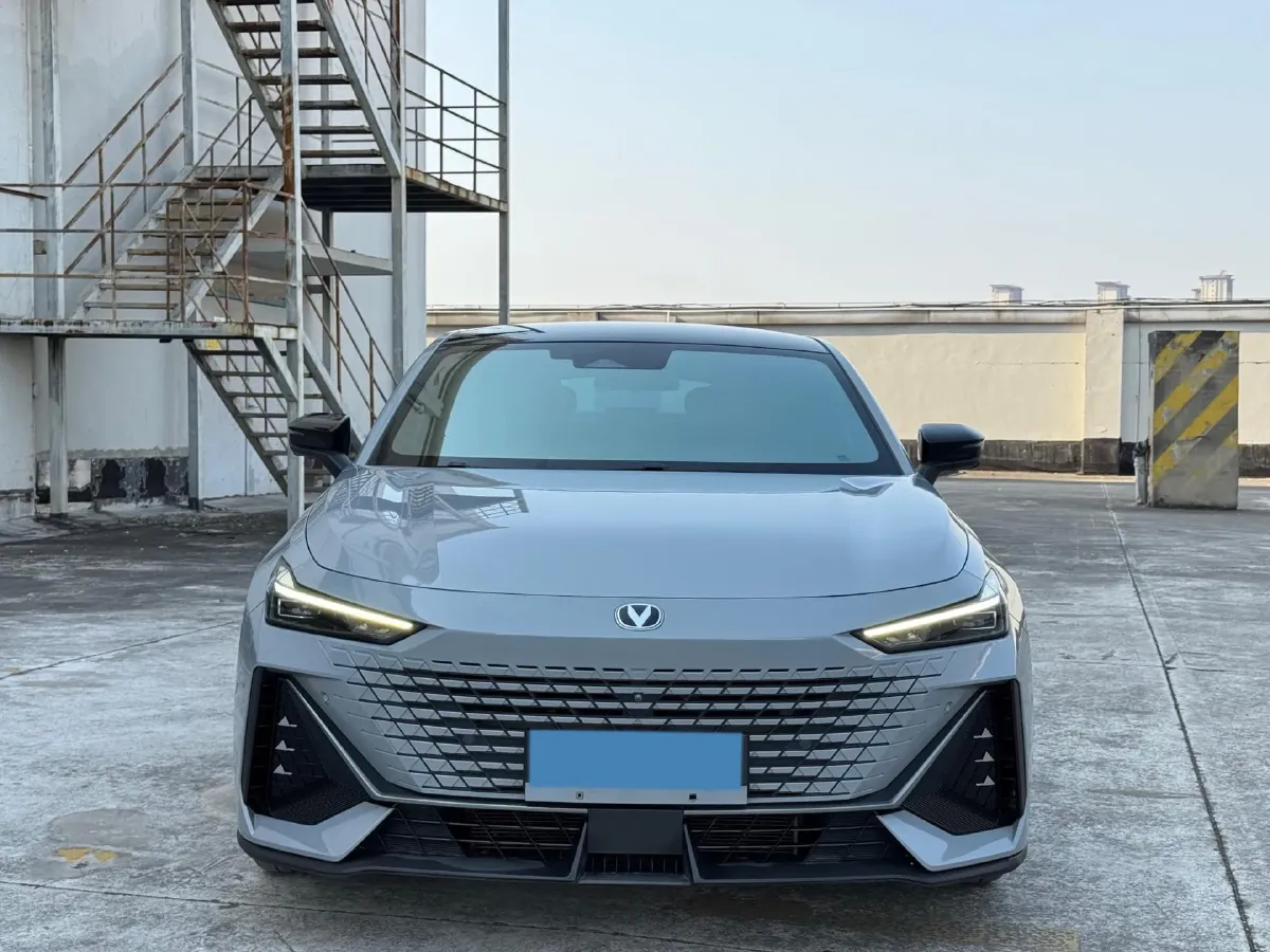 2022 ChangAn UNI-V 1.5T 188HP L4 7DCT,autocango,china used car exporter,china ev exporter,chinese used car exporter,chinese used ev exporter