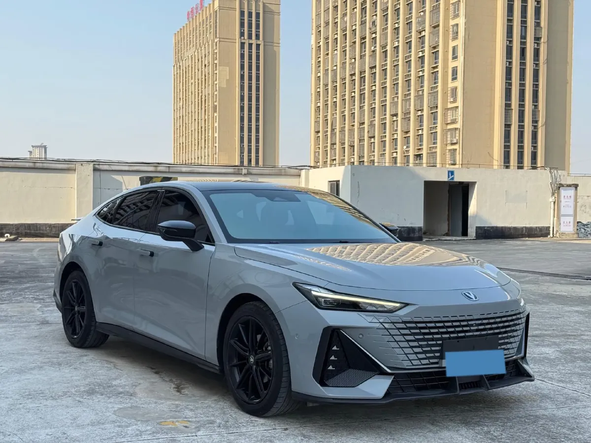 2022 ChangAn UNI-V 1.5T 188HP L4 7DCT,autocango,china used car exporter,china ev exporter,chinese used car exporter,chinese used ev exporter