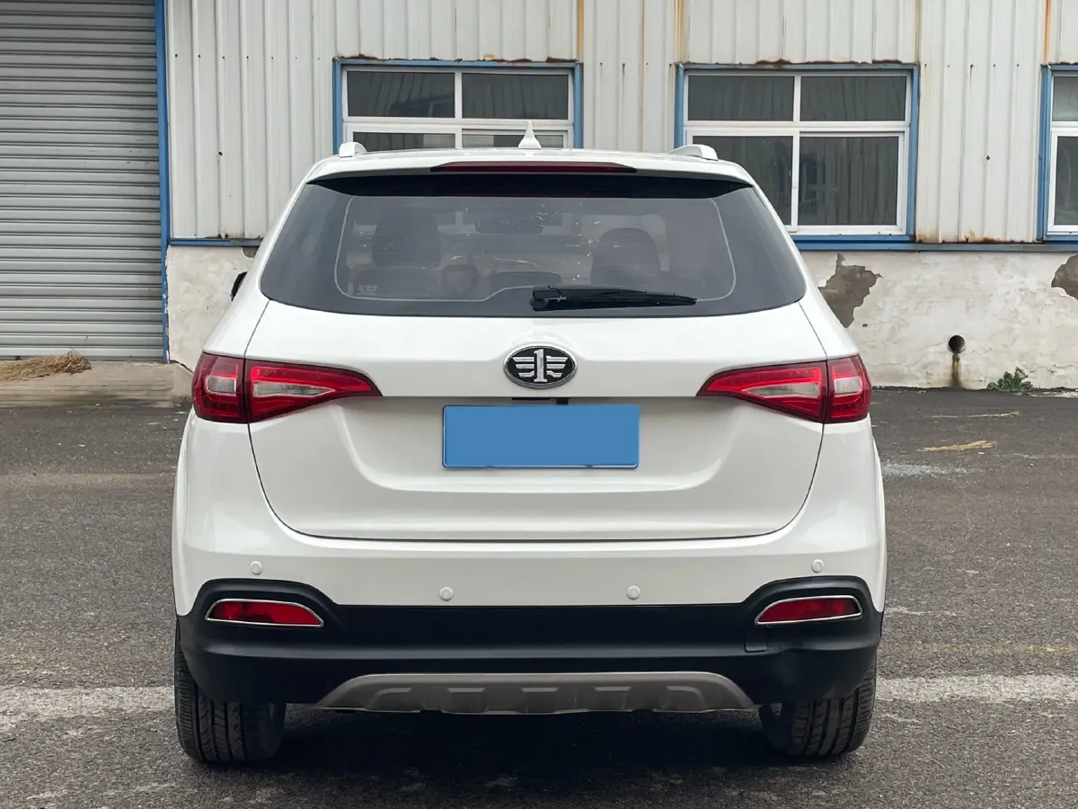 2017 FAW Senia R7 1.5T 150HP L4 5MT,autocango,china used car exporter,china ev exporter,chinese used car exporter,chinese used ev exporter