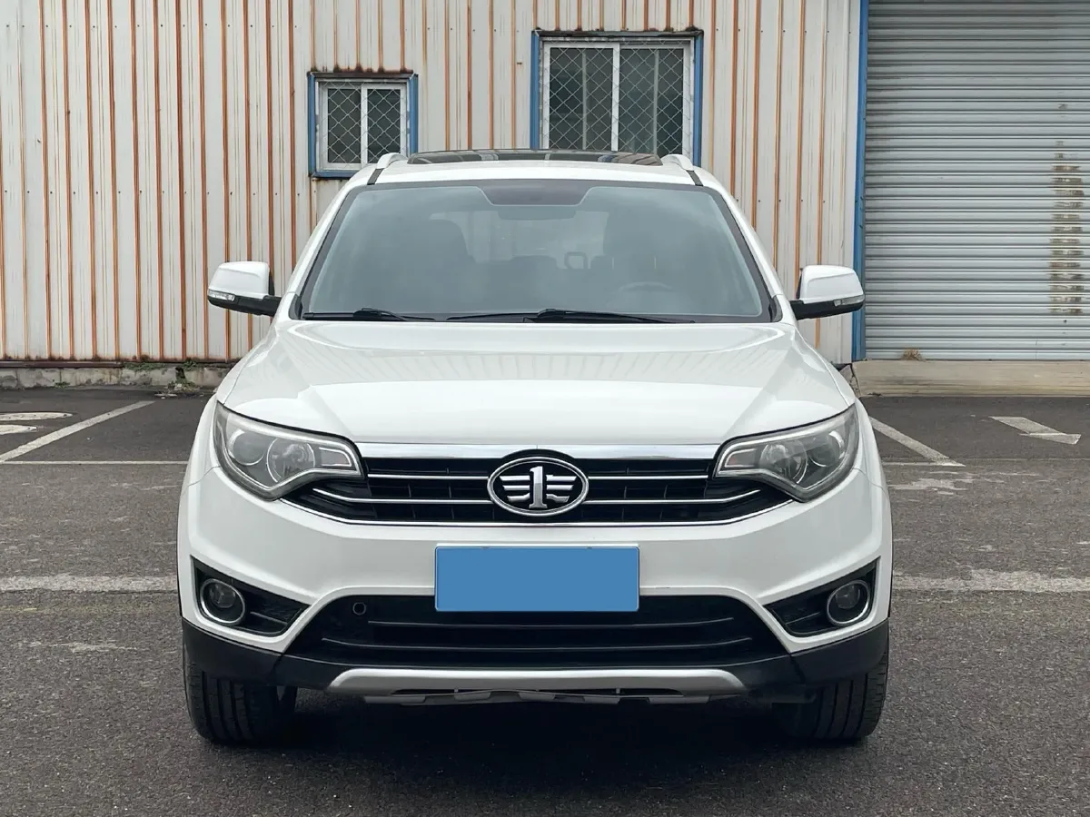 2017 FAW Senia R7 1.5T 150HP L4 5MT,autocango,china used car exporter,china ev exporter,chinese used car exporter,chinese used ev exporter