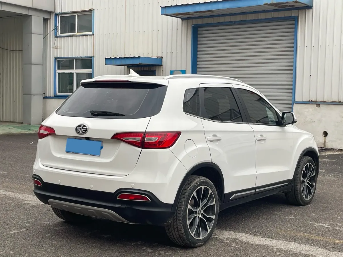 2017 FAW Senia R7 1.5T 150HP L4 5MT,autocango,china used car exporter,china ev exporter,chinese used car exporter,chinese used ev exporter