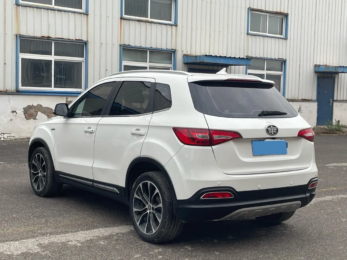 2017 FAW Senia R7 1.5T 150HP L4 5MT,autocango,china used car exporter,china ev exporter,chinese used car exporter,chinese used ev exporter