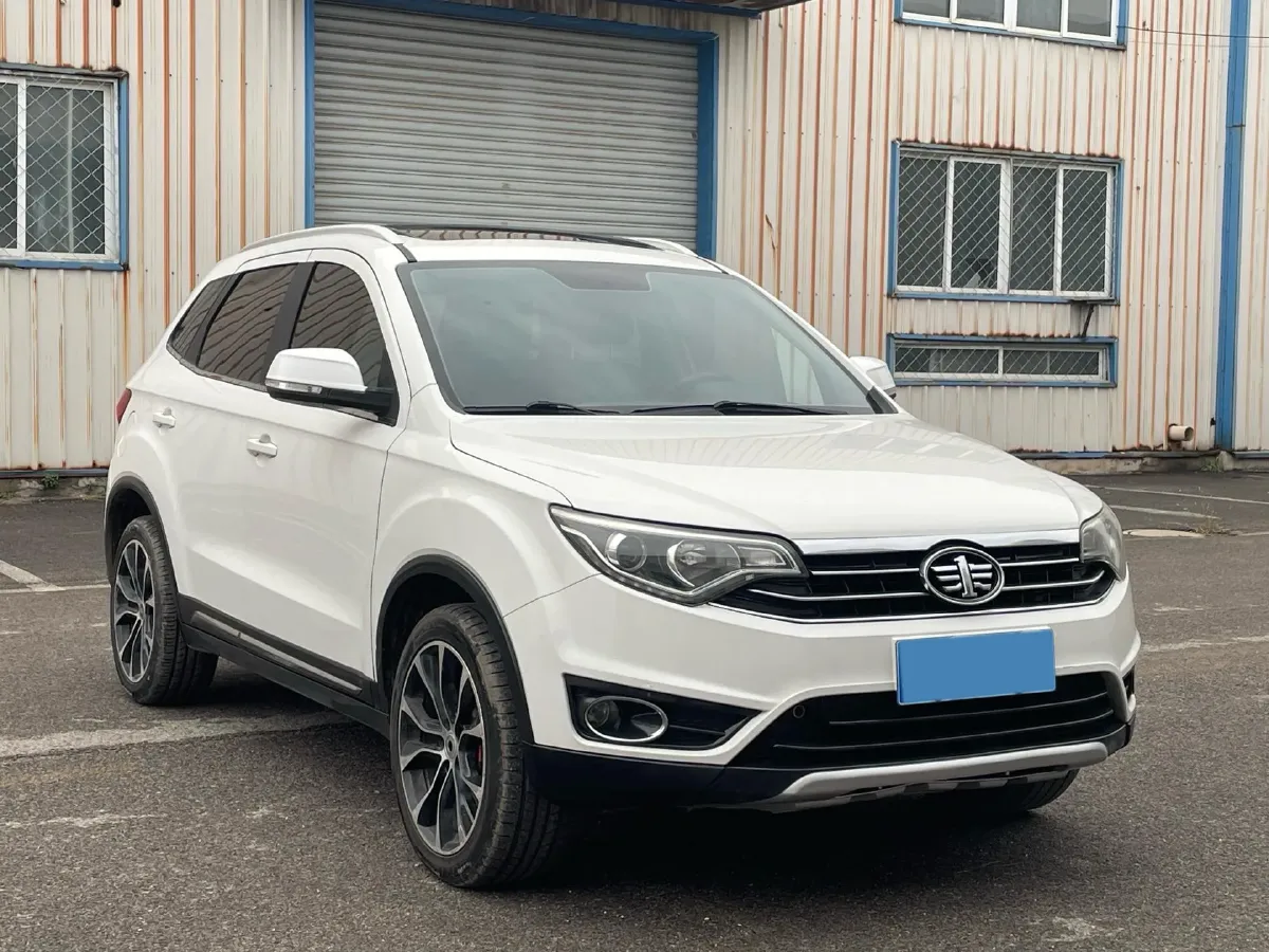 2017 FAW Senia R7 1.5T 150HP L4 5MT,autocango,china used car exporter,china ev exporter,chinese used car exporter,chinese used ev exporter