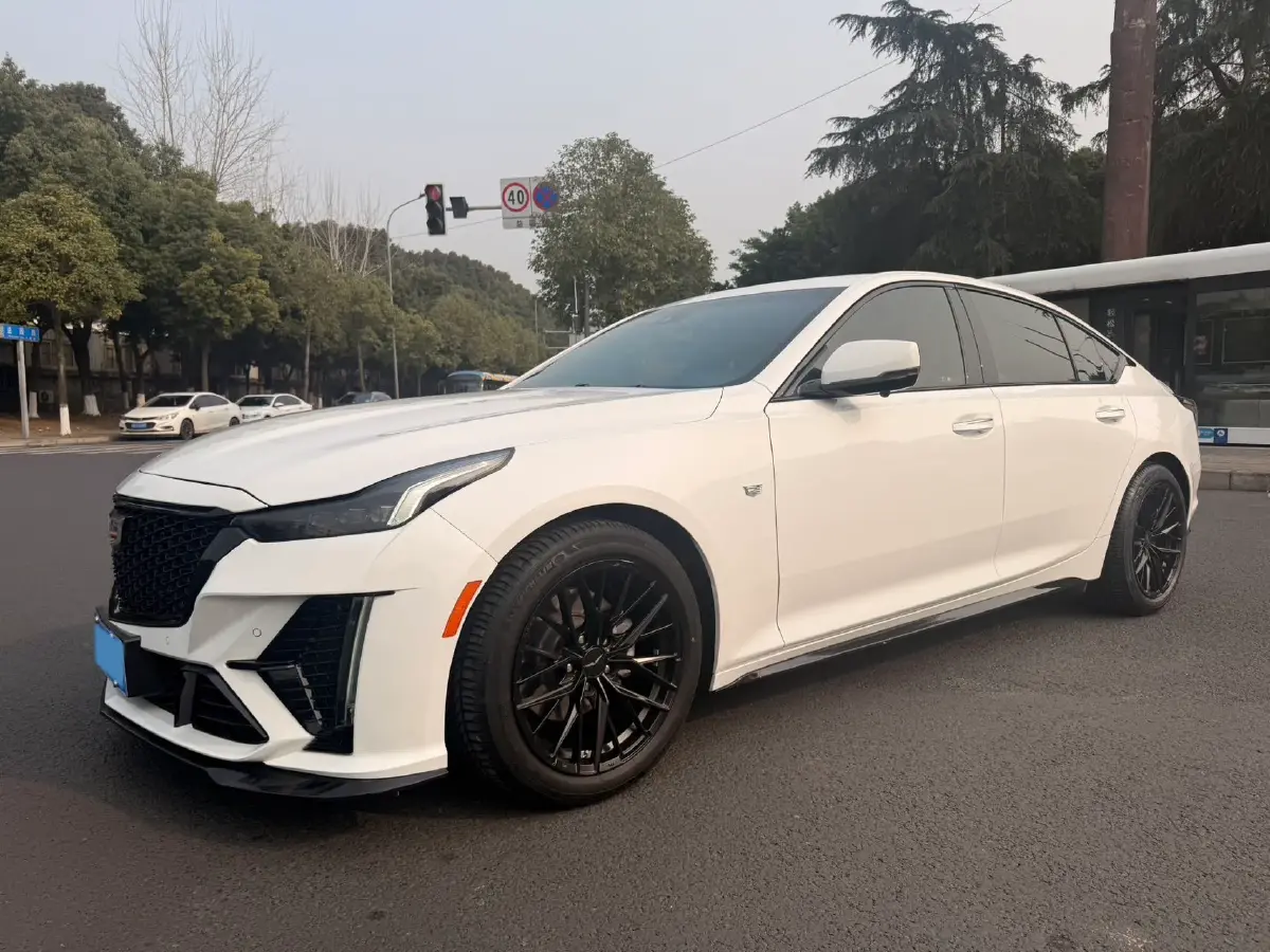 2023 Cadillac CT5 2.0T 237HP L4 10AT