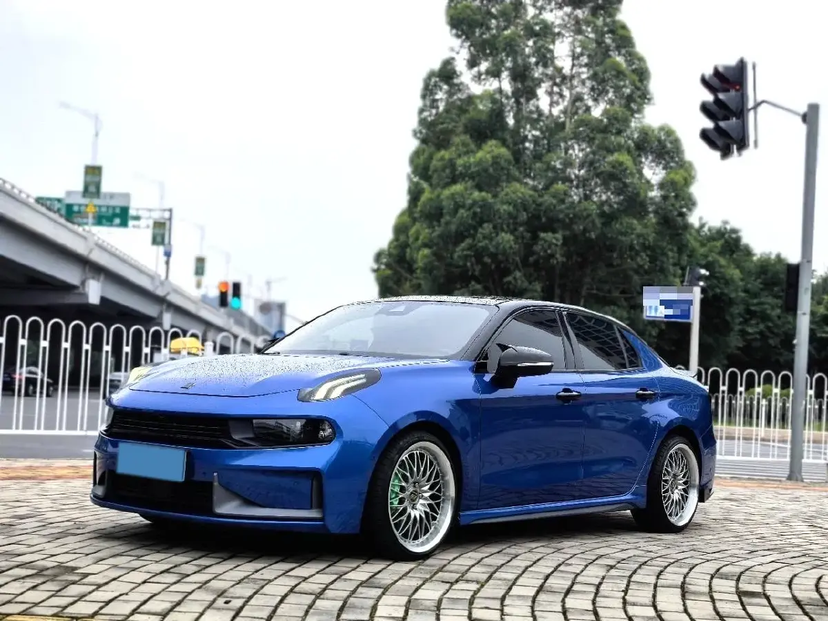 2019 LYNK&CO 03 2.0T 190HP L4 6AT