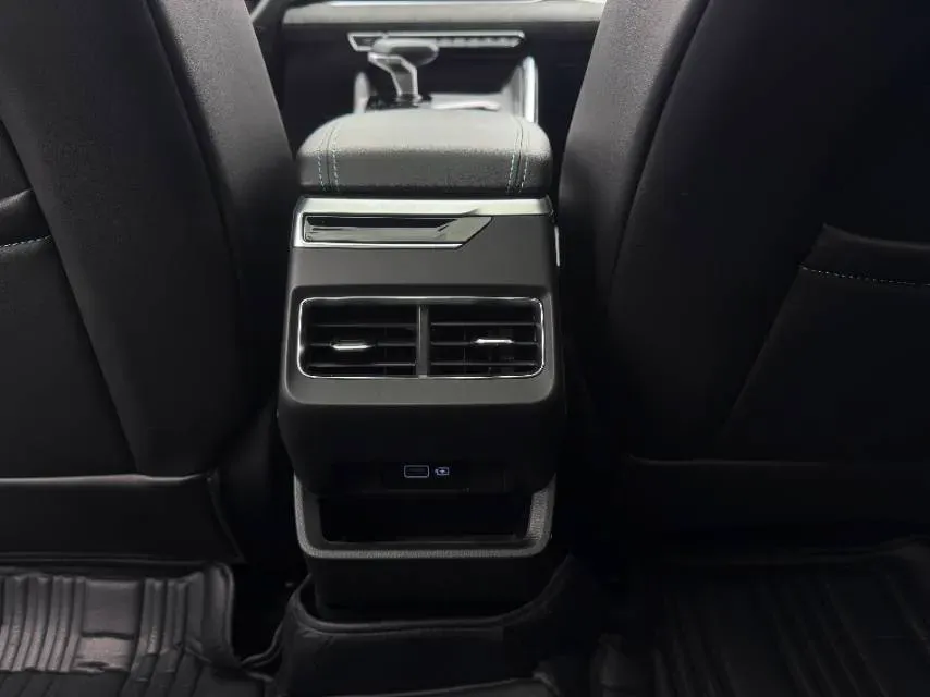 2023 Geely Preface 2.0T 190HP L4 7DCT,autocango,china used car exporter,china ev exporter,chinese used car exporter,chinese used ev exporter