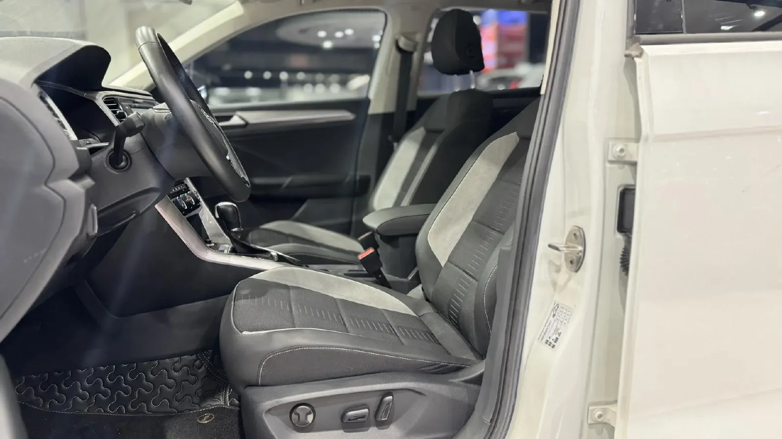 2020 Volkswagen T-Roc 1.4T 150HP L4 7DCT,autocango,china used car exporter,china ev exporter,chinese used car exporter,chinese used ev exporter