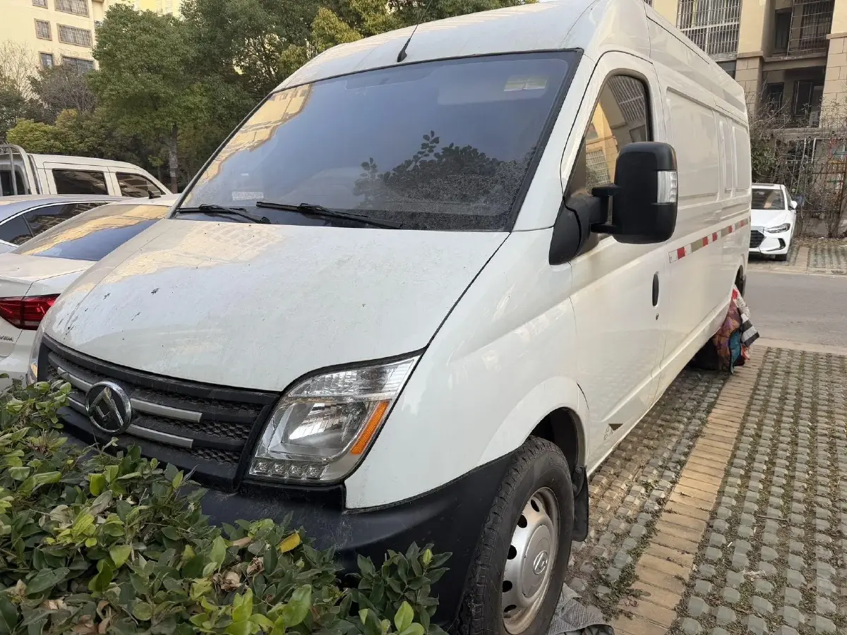2019 MAXUS XinTu V80 2.5T 136HP L4 6MT