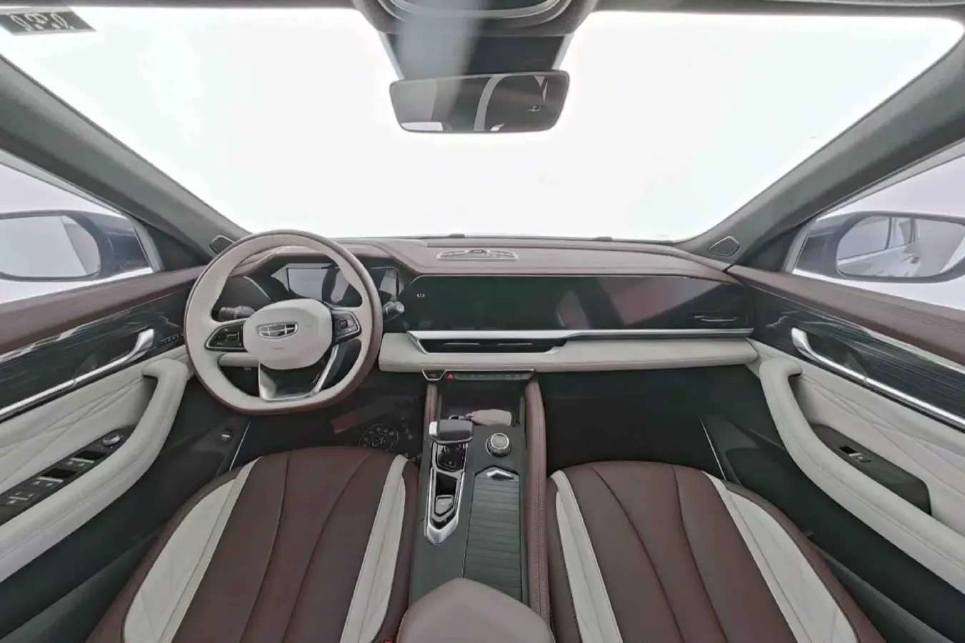 2021 Geely Monjaro 2.0T 218HP L4 7DCT,autocango,china used car exporter,china ev exporter,chinese used car exporter,chinese used ev exporter