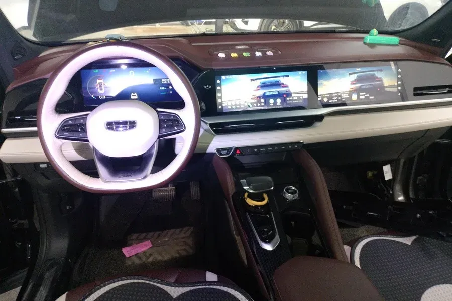 2021 Geely Monjaro 2.0T 218HP L4 7DCT,autocango,china used car exporter,china ev exporter,chinese used car exporter,chinese used ev exporter