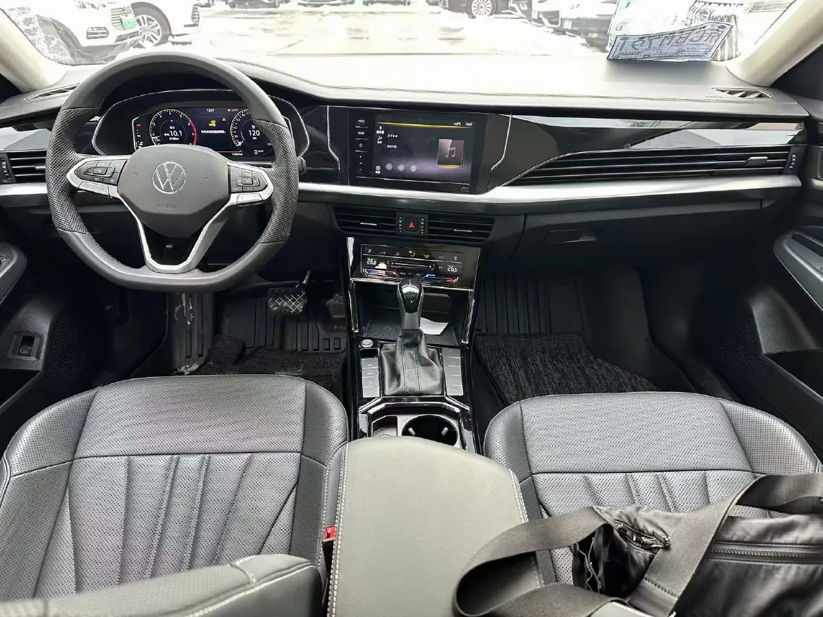 2025 Volkswagen Passat 2.0T 220HP L4 7DCT,autocango,china used car exporter,china ev exporter,chinese used car exporter,chinese used ev exporter