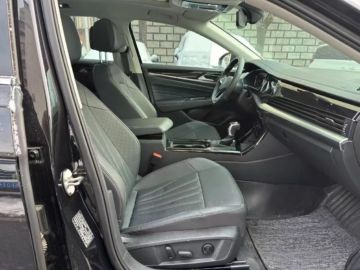 2025 Volkswagen Passat 2.0T 220HP L4 7DCT,autocango,china used car exporter,china ev exporter,chinese used car exporter,chinese used ev exporter