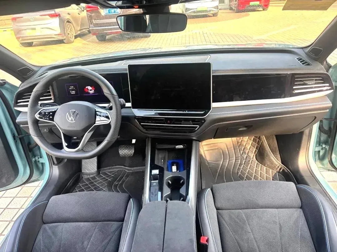 2025 Volkswagen Passat 2.0T 220HP L4 7DCT,autocango,china used car exporter,china ev exporter,chinese used car exporter,chinese used ev exporter