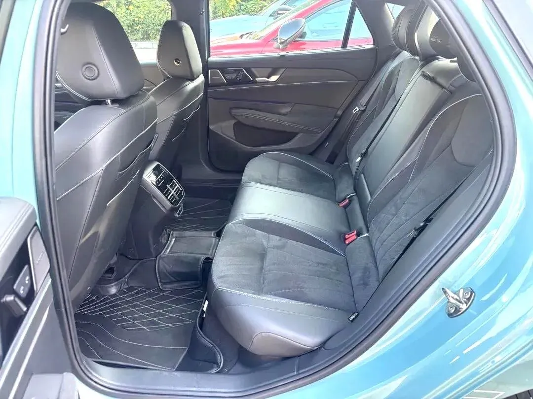 2025 Volkswagen Passat 2.0T 220HP L4 7DCT,autocango,china used car exporter,china ev exporter,chinese used car exporter,chinese used ev exporter