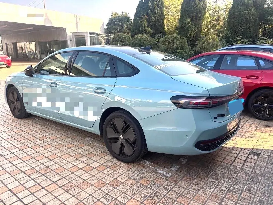 2025 Volkswagen Passat 2.0T 220HP L4 7DCT,autocango,china used car exporter,china ev exporter,chinese used car exporter,chinese used ev exporter