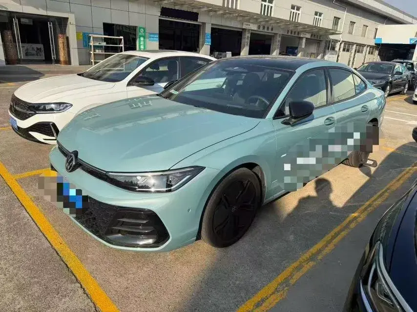 2025 Volkswagen Passat 2.0T 220HP L4 7DCT