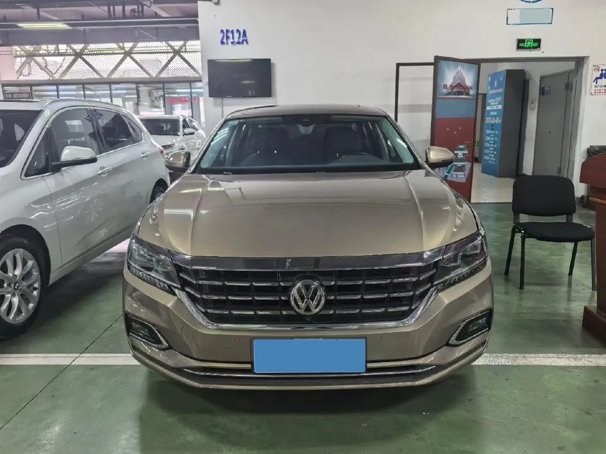 2019 Volkswagen Passat 2.0T 220HP L4 7DCT,autocango,china used car exporter,china ev exporter,chinese used car exporter,chinese used ev exporter