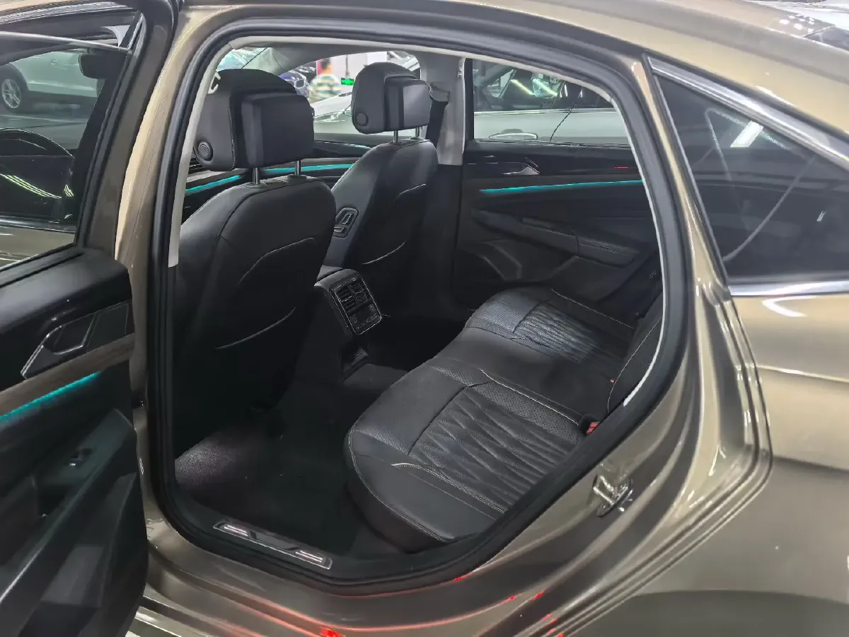 2019 Volkswagen Passat 2.0T 220HP L4 7DCT,autocango,china used car exporter,china ev exporter,chinese used car exporter,chinese used ev exporter