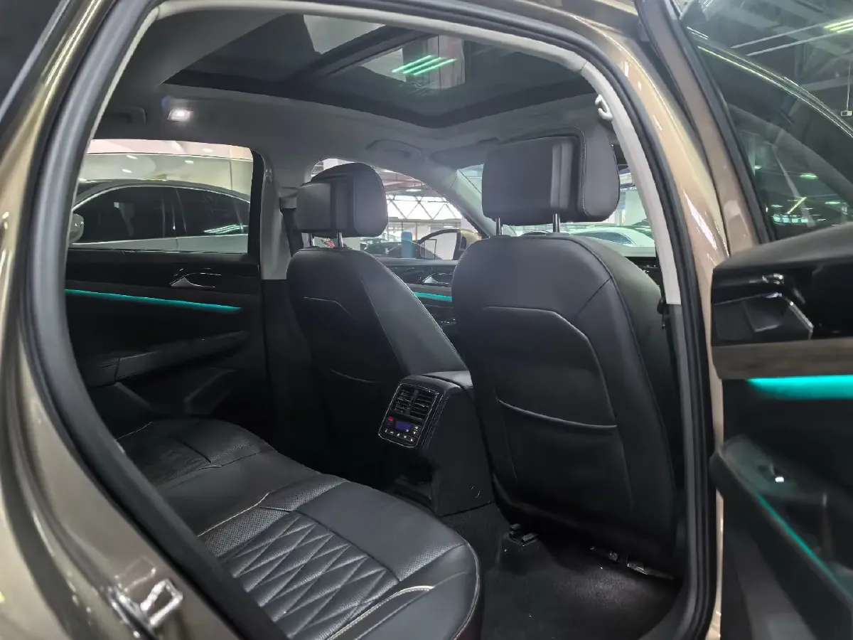 2019 Volkswagen Passat 2.0T 220HP L4 7DCT,autocango,china used car exporter,china ev exporter,chinese used car exporter,chinese used ev exporter